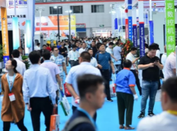 �ൺ���ʽ����ӹ��豸չ����